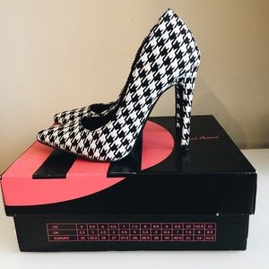 Michael Antonio Houndstooth Pumps